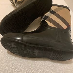 Burberry boot kid size 29